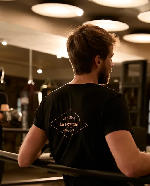hombre en equilibrio en gimnasio de Torrelodones La Hacienda